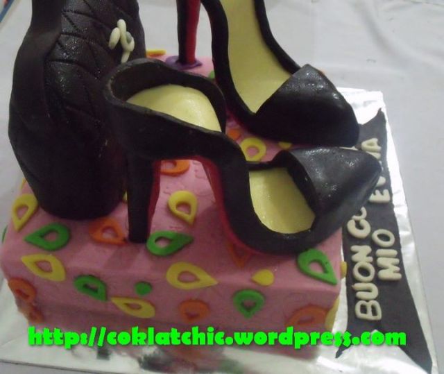 Cake high heel 12 cm christian loubotin dan tas chanel kelly