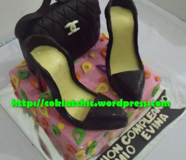 Cake high heel 12 cm christian loubotin dan tas chanel kelly