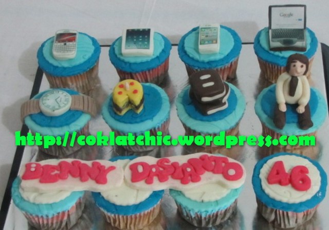 Cupcake iphone, cupcake blackberry, cupcake ipad, cupcake jam tangan, cupcake buku, cupcake laptop,